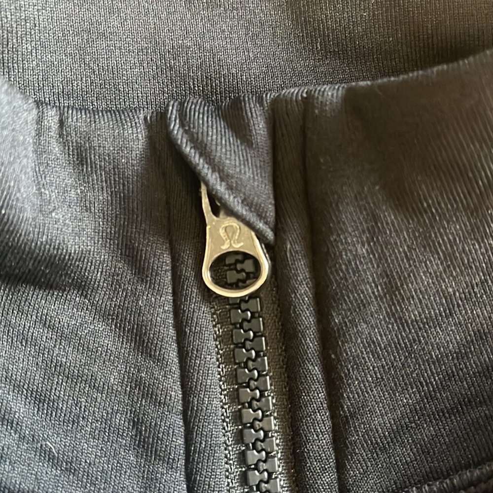 LULULEMON Snug Sprinter Jacket - Picture 10 of 16